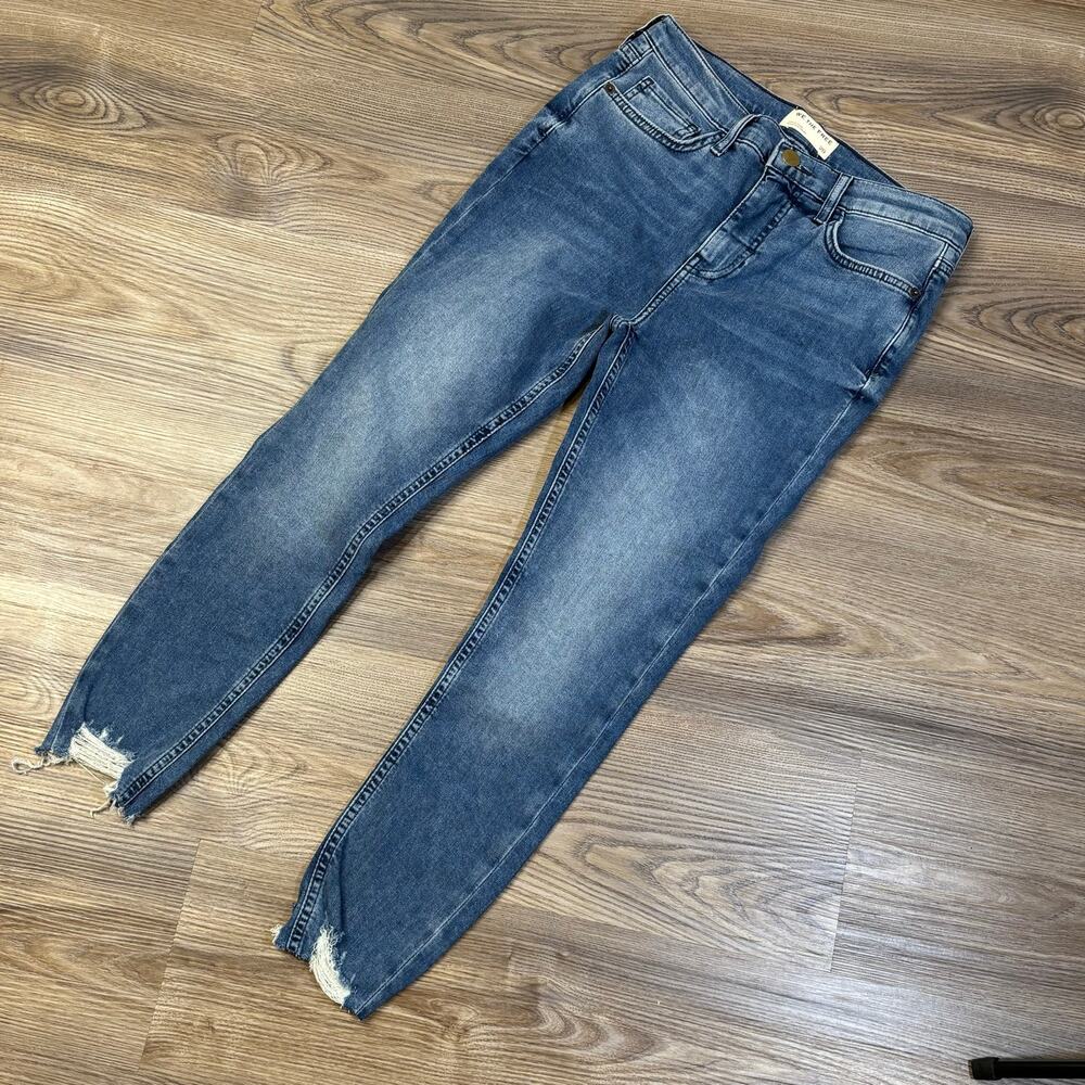 We The Free Women’s Size 29 (8) Distressed Raw Hem Skinny Jeans Medium Wash